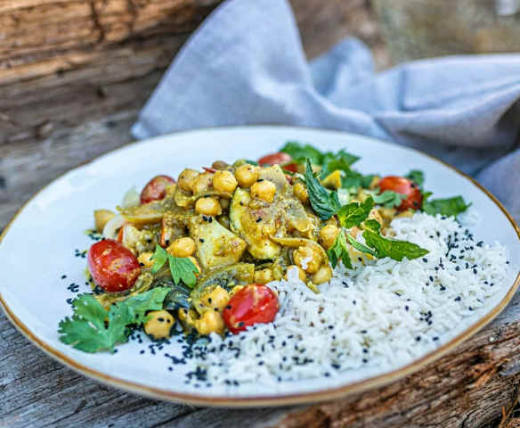 Caril de vegetais e grão