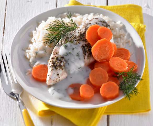 Hähnchen mit Möhren, Reis und Dillsauce