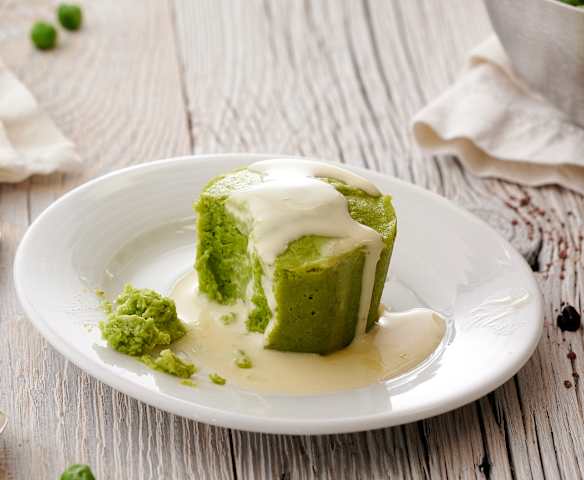 Flan de petits pois et sauce au fromage