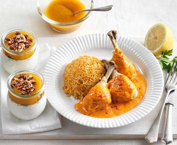 Menü: Paprikahendl mit Reis; Marillen-Topfen-Dessert mit Krokant