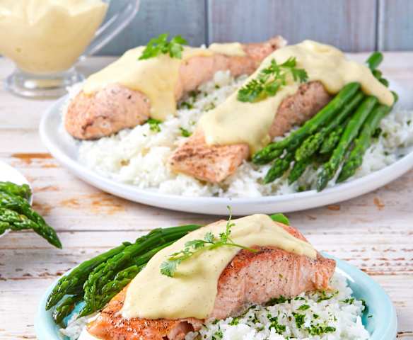 Salmón con brócoli, arroz y salsa holandesa de limón TM6