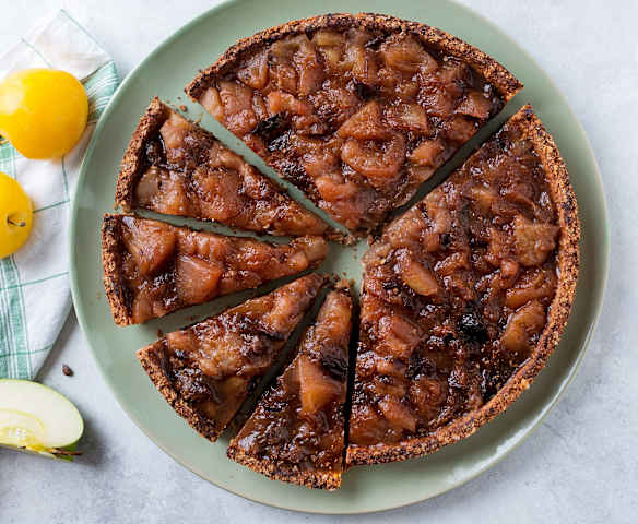 Tarta de avena y compota de frutas
