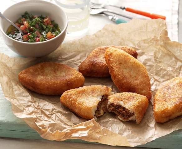 Meat and Cheese Stuffed Cassava (Carimañolas de carne y de queso)