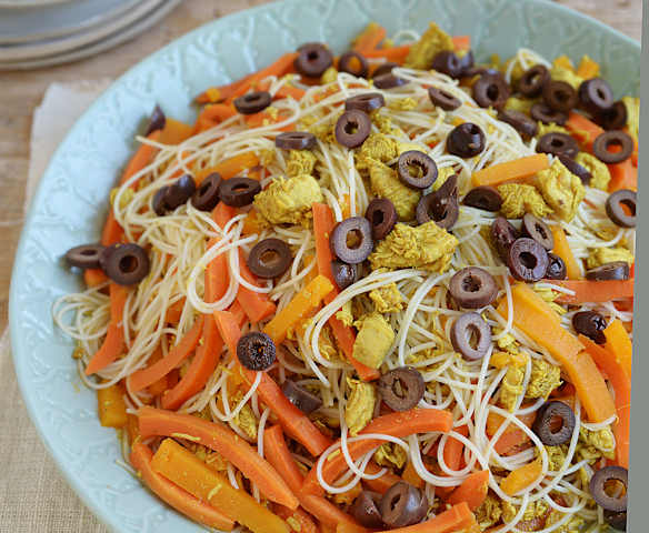 Fideos orientales con pollo