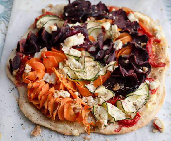 Tarta flambeada con espirales de verduras Tarta flambeada con espirales de verduras
