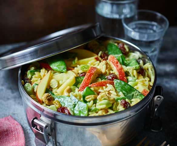 Reissalat mit Mango-Curry-Dressing
