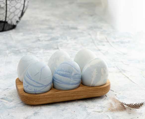 Ostereier hellblau gefärbt