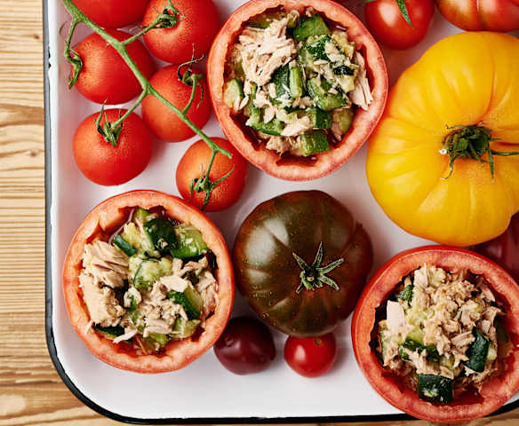 Pomidory faszerowane miętą, cukinią i tuńczykiem