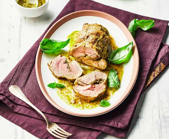 Epaule de chevreau roulée au pesto