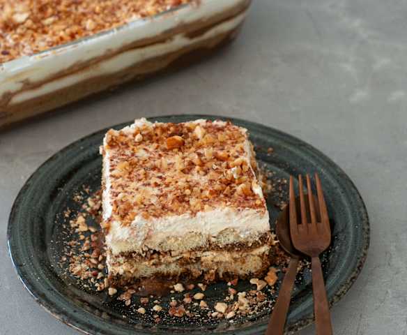 Μους με στιγμιαίο καφέ και μπισκότα σαβουαγιάρ