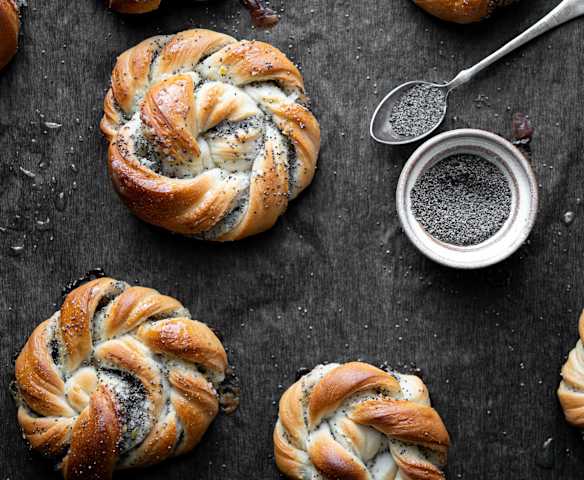 Nodini al limone e semi di papavero