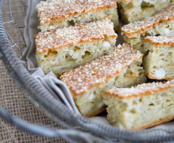 Τυρόπιτα με φέτα και χαλλούμι