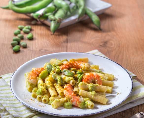 Pasta con fave e mazzancolle al curry