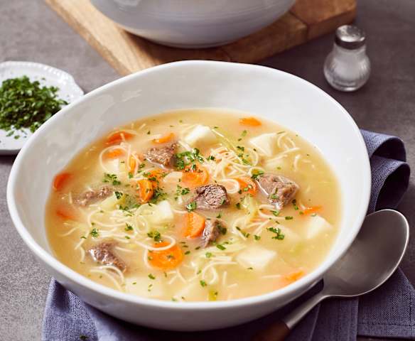 Rindfleisch-Nudelsuppe aus Rinderfond