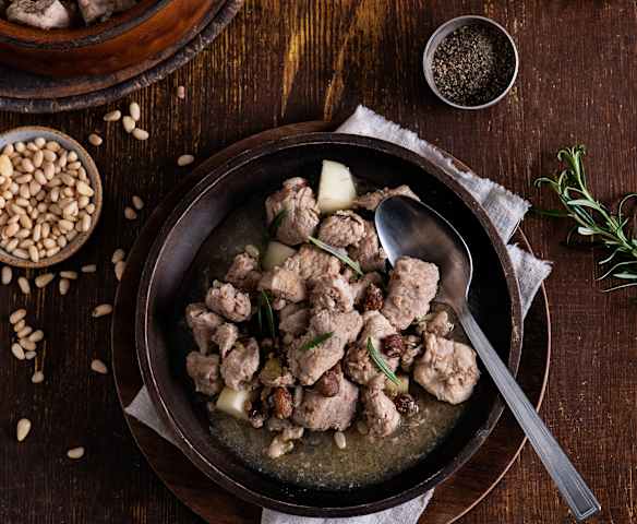 Bocconcini di maiale con uvetta e pinoli