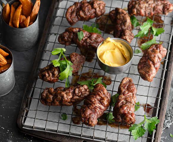 Rumänische Hackfleischröllchen (Mititei)