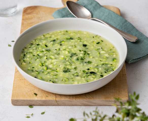 Reissuppe mit Zucchini