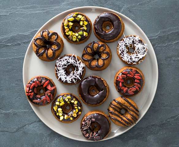 Wholemeal spelt doughnuts with cacao glaze
