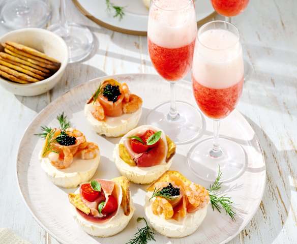 Herzhafte Mini-Cheesecakes mit Erdbeer-Cocktail