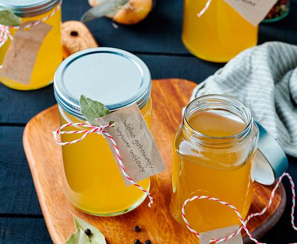 Wolno gotowany wywar wołowy na mięsie i kościach (z osłoną noża miksującego)