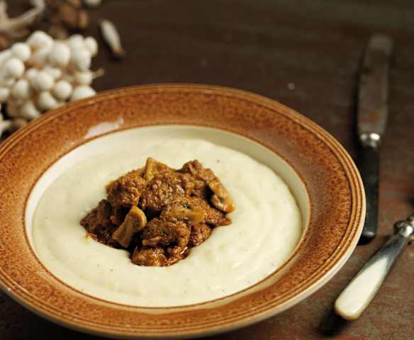 Guisado de porco com puré de batata