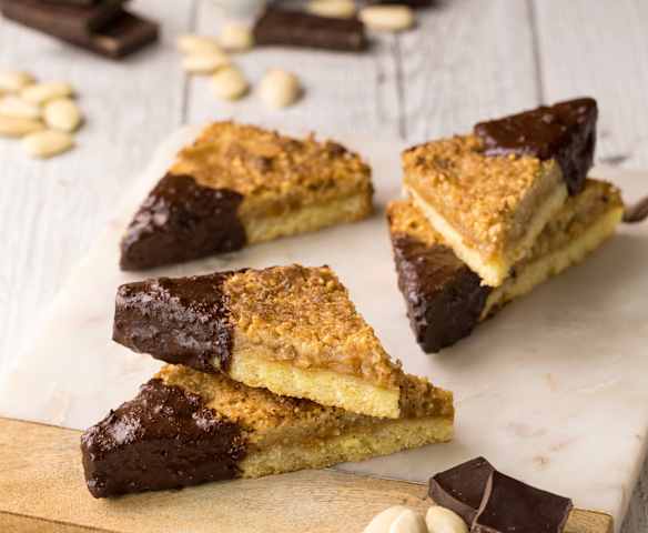 Triangoli alle nocciole e mandorle (nussecken)