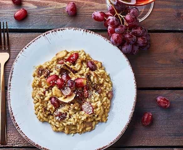 Risotto con uva e funghi