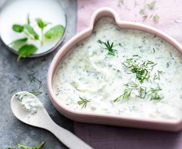 Babyfreundlicher Kräuter-Gurken-Dip
