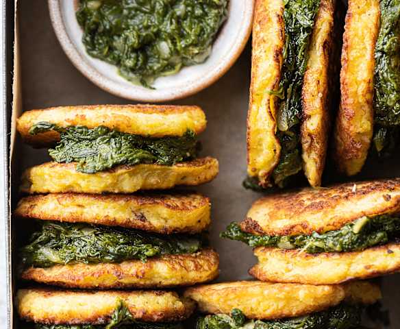Frittelle di patate con spinaci insaporiti Frittelle di patate con spinaci insaporiti