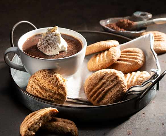 Biscuits au pain d'épices et chocolat chaud épicé