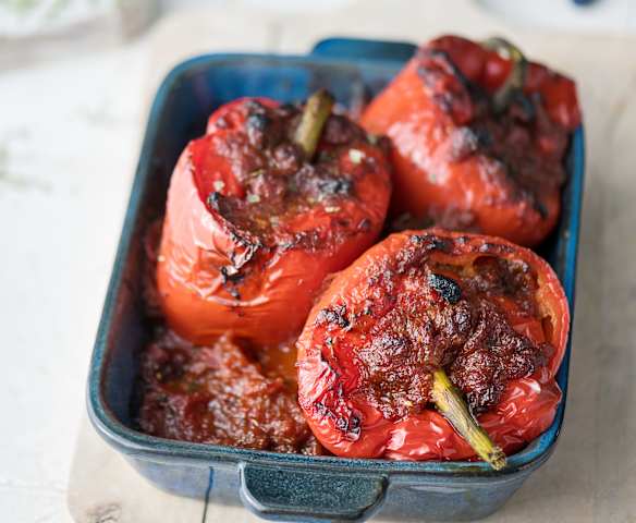 Poivron farci à la viande, coulis de tomates