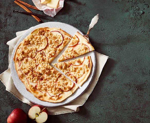 Apfel-Flammkuchen mit Streuseln