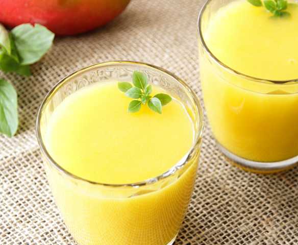 Suco de manga e manjericão