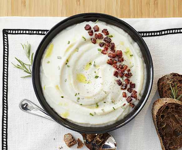 Vellutata di cavolfiore con briciole di pancetta