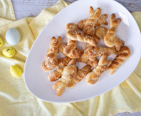 Greek Easter biscuits (Koulourakia)