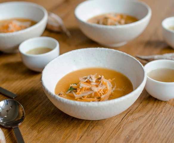 Velouté patate douce, poireau et navet, consommé de légumes Velouté patate douce, poireau et navet, consommé de légumes