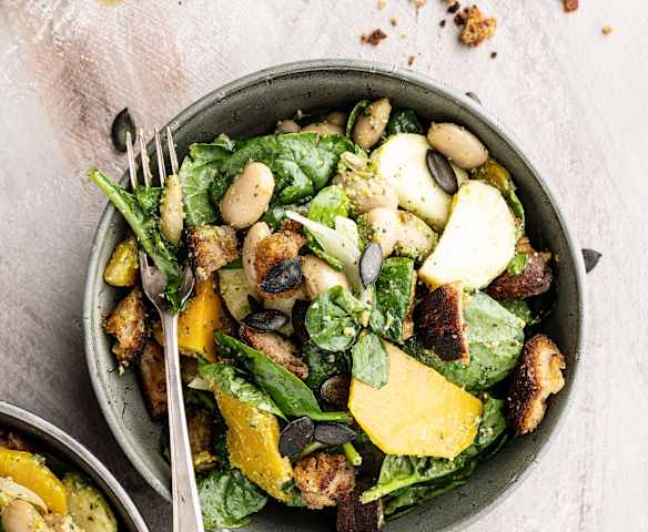 Winter-Panzanella mit weißen Bohnen