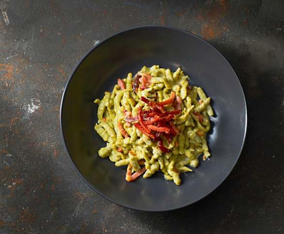 Spatzle di cavoletti con speck Spatzle di cavoletti con speck