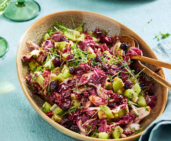 Radicchio-Salat mit Kiwi und Cranberrys