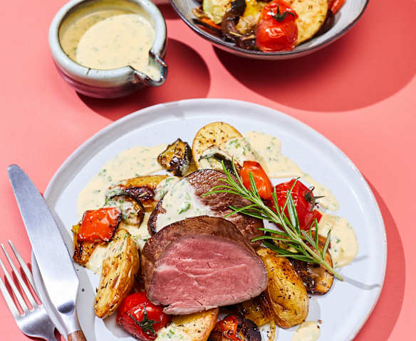 Hollandez Soslu Bonfile ve Fırınlanmış Sebzeler