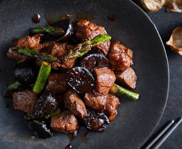 黑蒜芦笋牛肉粒 黑蒜芦笋牛肉粒