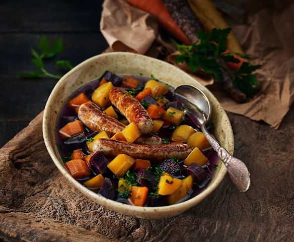 Bunter Möhreneintopf mit Nürnberger Würstchen