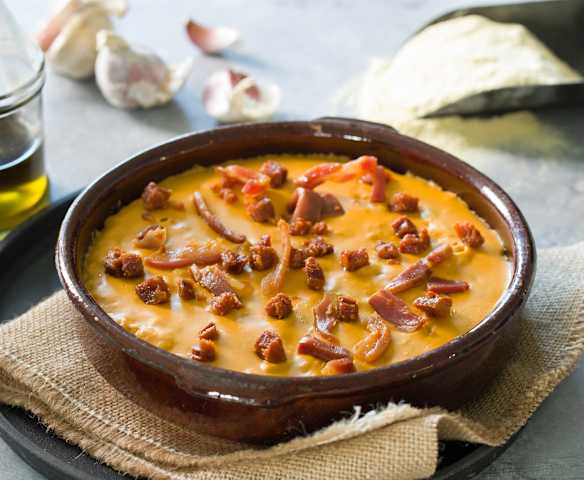 Gachas manchegas con panceta y chorizo