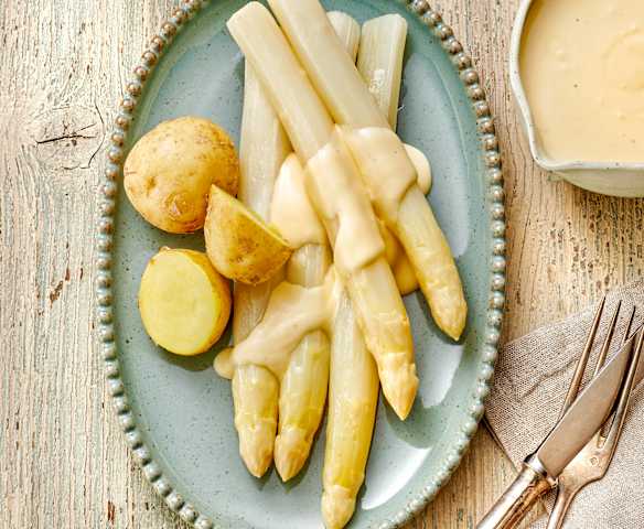 Spargeln mit Kartoffeln und Joghurthollandaise