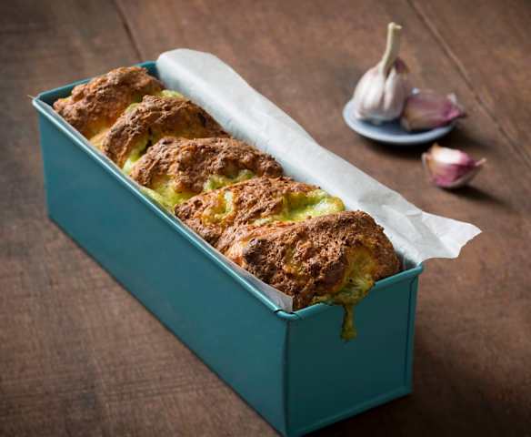 Cheesy pull-apart garlic bread