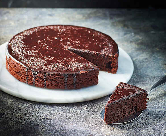 Torta ubriaca al vino rosso
