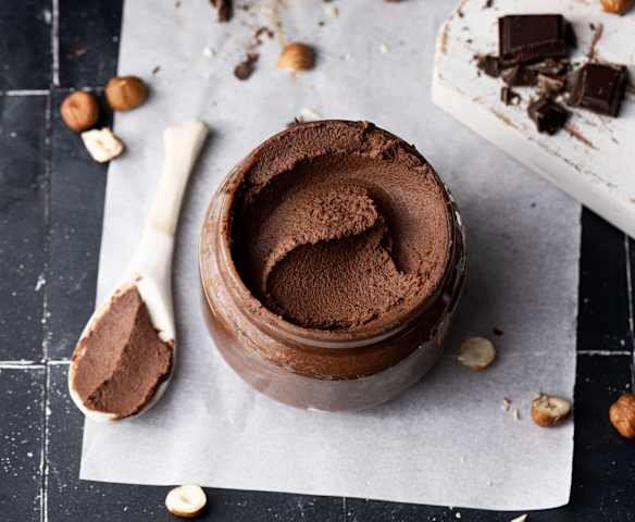 Hazelnut, Dark Chocolate and Date Spread