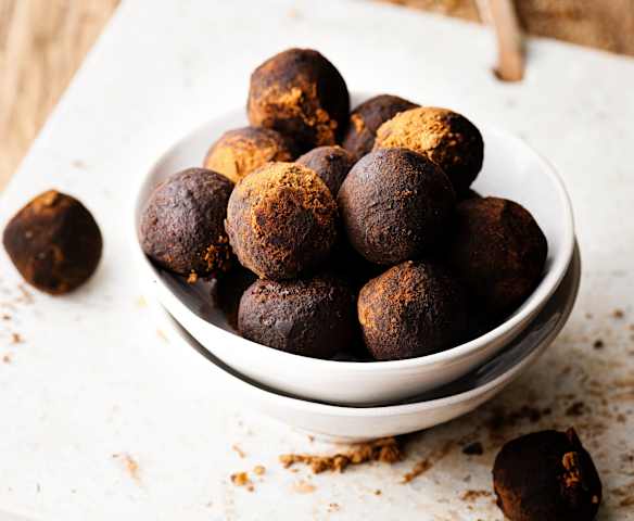 Tartufi dolci con avena e semi di carrube