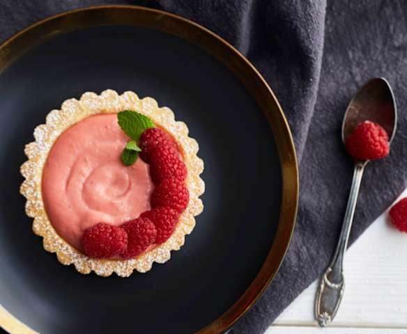 Tartellette con curd ai lamponi