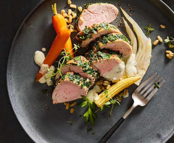 Gedämpftes Kräuterfilet mit Marktgemüse und Blattsalat